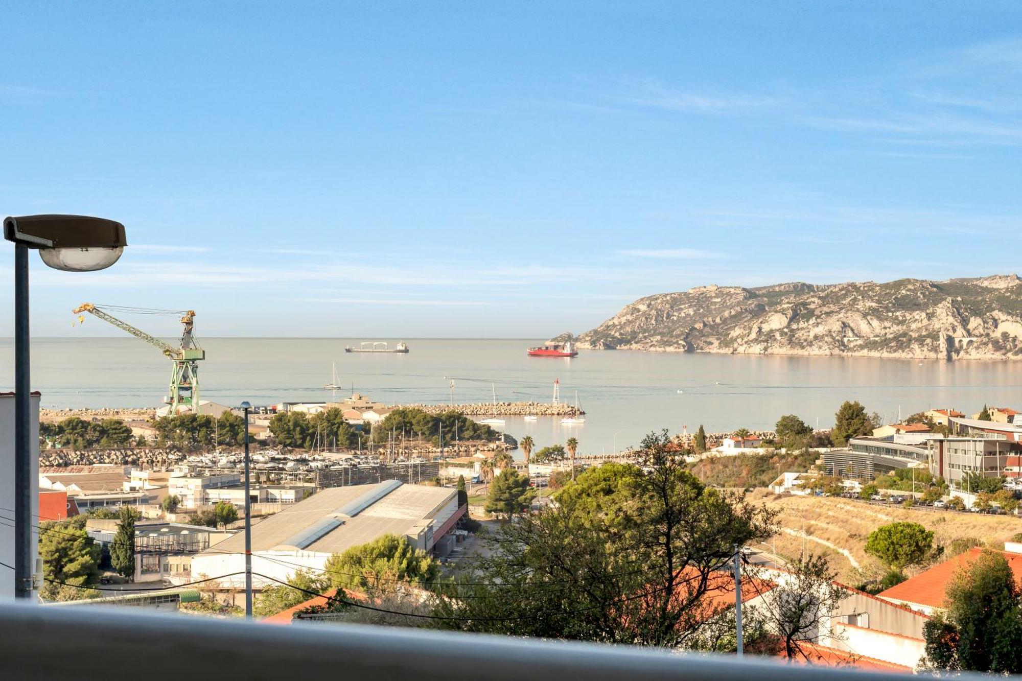 Room In Appartment With Seaview Marselha Exterior foto